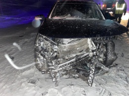 Водитель погиб и два пассажира пострадали в лобовом ДТП на кузбасской трассе