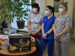 Волонтеры в Приамурье передали фрукты врачам ковидного госпиталя