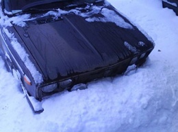 Амурчане, поверив навигатору, решили срезать путь и застряли в снегу