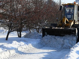 В выходные барнаульские дорожники вывезли почти 15,5 тысяч кубометров снега
