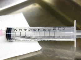 ВОЗ назвала вакцинацию недостаточной для победы над COVID-19