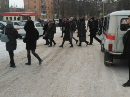 Эвакуация прошла в кемеровском вузе из-за подозрительного объекта
