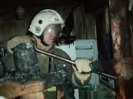 Алтайские пожарные эвакуировали из многоэтажного дома 18 жителей