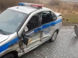 Под Черняховском грузовик протаранил автомобиль ДПС (видео)