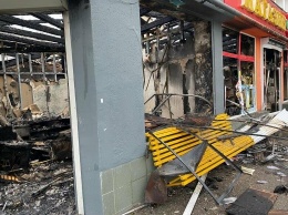 Рядом со сгоревшим в центре Симферополя магазином выгорело кафе, - ФОТО