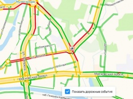 В Калининграде из-за аварии у Королевских ворот «встала» улица Фрунзе (фото)
