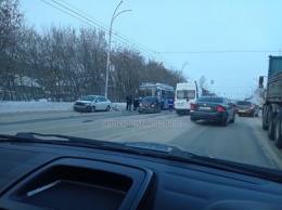 Массовая авария со "скорой" произошла на кемеровском мосту