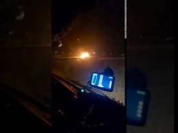 Иномарка "взорвалась" на глазах очевидцев в Кузбассе