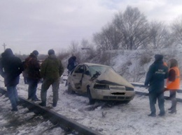 В Амурской области автомобиль врезался в локомотив