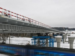 На Северном обходе Калуги завершили надвижку мостовых металлоконструкций внешней части путепровода