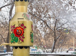 Расписной самовар установили на теплотрассе Барнаула