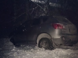 Автомобилист не смог самостоятельно справиться с трудной дорожной ситуацией в Кузбассе