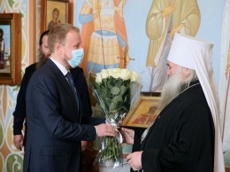 Губернатор Алтайского края поздравил с Рождеством митрополита Сергея