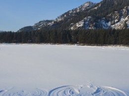 На Алтае замерзли Голубые озера