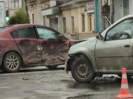 "Не было дорожного знака": в центре Симферополя произошло ДТП с пострадавшими, - ФОТО, ВИДЕО