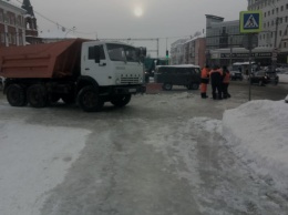 В Барнауле центральный проспект затопило из-за крупного порыва на водопроводе