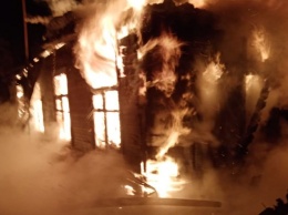 В Кеми на пожаре погиб человек, в Петрозаводске спасли детей