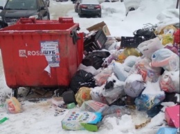 Кузбассовец пожаловался на свалку мусора недалеко от городской администрации