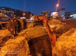 «Барнаульский водоканал» на третий день «победил» коммунальный порыв на улице Малахова