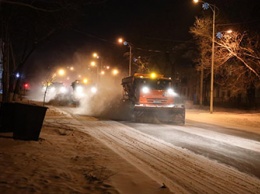 С улиц Благовещенска продолжают убирать снег