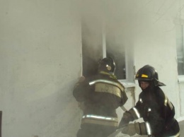 Пожарные спасли 10 человек из горящего дома в Славгороде