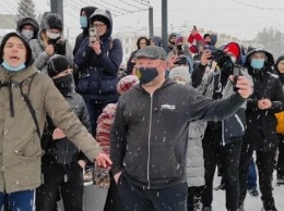В Петрозаводске на митинге задерживают активистов