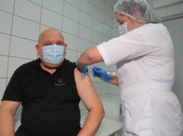 Управляющий директор ОЭМК им. А.А. Угарова сделал прививку от коронавируса