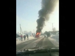 Горевший в Кузбассе грузовик попал на видео