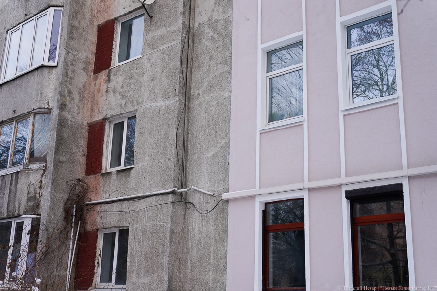 Очевидец: во время ремонта у памятника архитектуры на ул. Комсомольской сбили барельефы (фото)