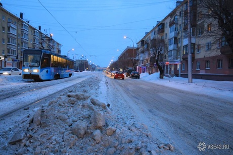 "Горы снега" на улицах в центре города возмутили кемеровчан