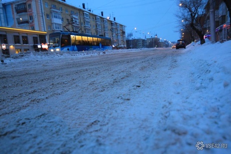 "Горы снега" на улицах в центре города возмутили кемеровчан