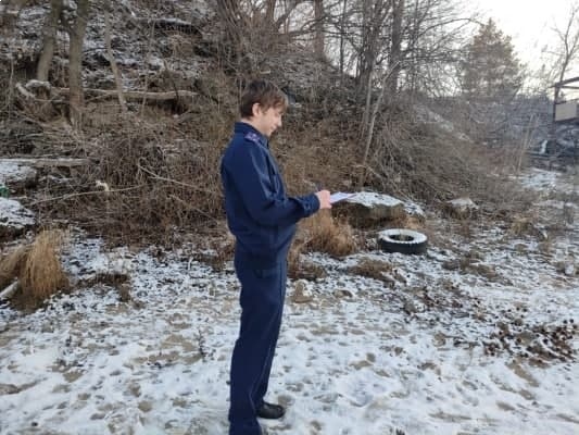 Балаковец нашел на берегу Волги пакет с человеческим черепом