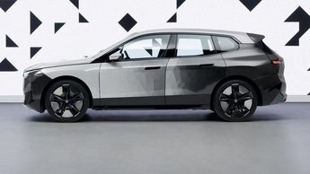 Автомобили BMW научили менять цвет кузова нажатием кнопки