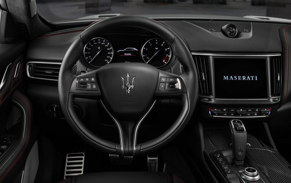 В России возобновились продажи кроссовера Maserati Levante