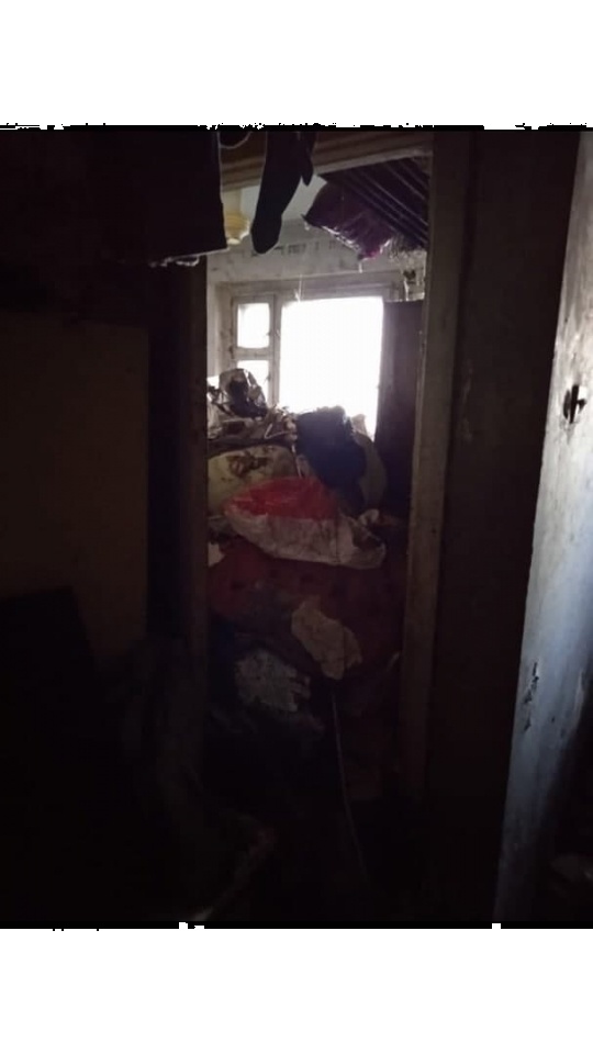 В Балакове бывшая учительница собрала в квартире несколько тонн мусора
