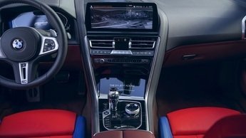 В Россию привезут уникальные BMW ТНЕ 8 Х JEFF KOONS