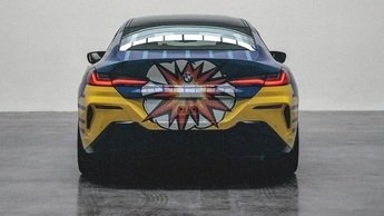 В Россию привезут уникальные BMW ТНЕ 8 Х JEFF KOONS