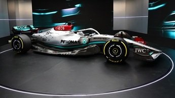 Формула 1. Команда Mercedes представила новый болид W13 E Performance