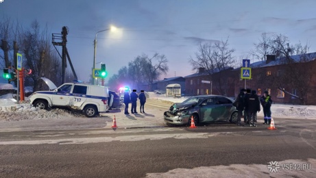 Полицейский внедорожник попал в ДТП в Кемерове