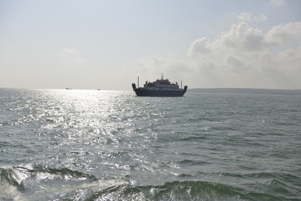 В проливе Ла-Манш задержали судно, перевозившее автомобили в Россию