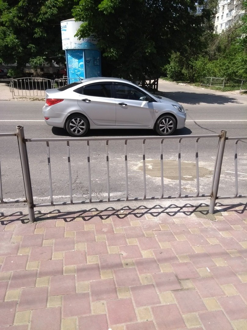 В Симферополе неизвестные "украли" забор возле магазина, - ФОТО