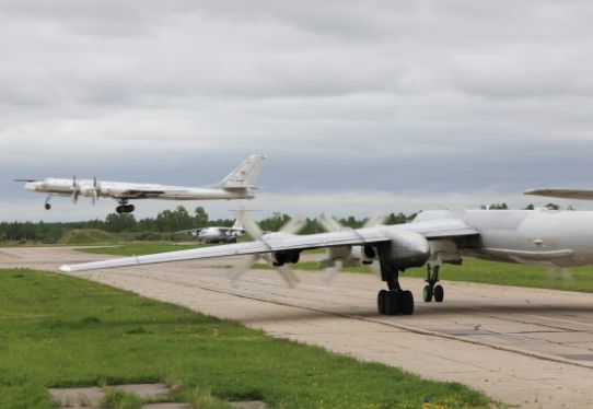 Ту-95МС с амурской авиабазы заставили подняться американские истребители