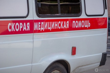 Вагоны трамвая зажали двоих человек в Москве