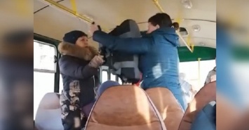 В Екатеринбурге две пассажирки автобуса подрались из-за распития алкоголя