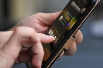 Эксперты признали экраны смартфонов переносчиками опасных бактерий