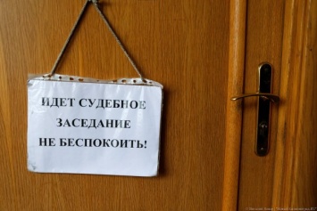В России хотят запретить пускать в суды людей в шортах и купальниках