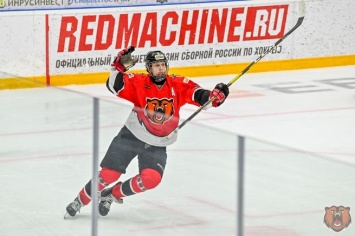 Потерявший сознание на льду кузбасский хоккеист пошел на поправку