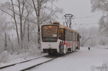 Снегопад парализовал движение трамваев в Кемерове
