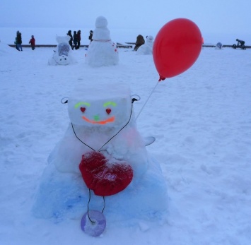 Жителям Петрозаводска предлагают вспомнить детство и принять участие в конкурсе оригинальных снеговиков