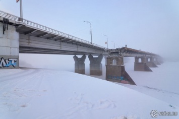 Кемеровчане пожаловались на несвоевременную уборку снега на мостах